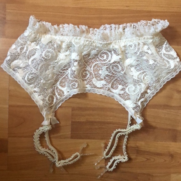 Vintage Victoria’s Secret Gold Label Lacey Cream Garter Belt O/S - Picture 1 of 11